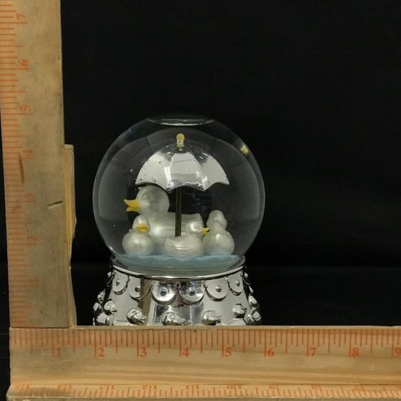 ADORABLE DUCKS "REED & BARTON" MUSIC BOX GLOBE - Picture 1 of 1